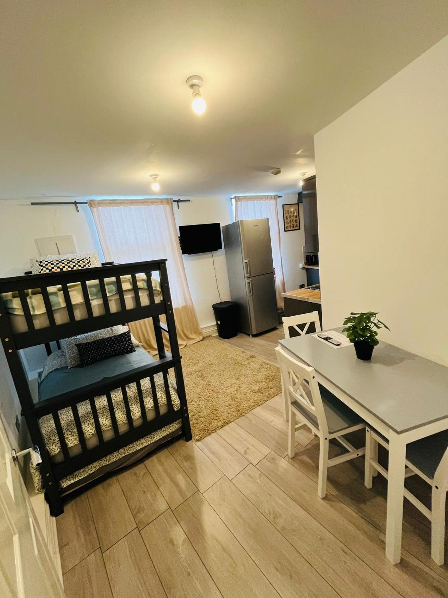 Willesden J Guest Home 4 伦敦 外观 照片