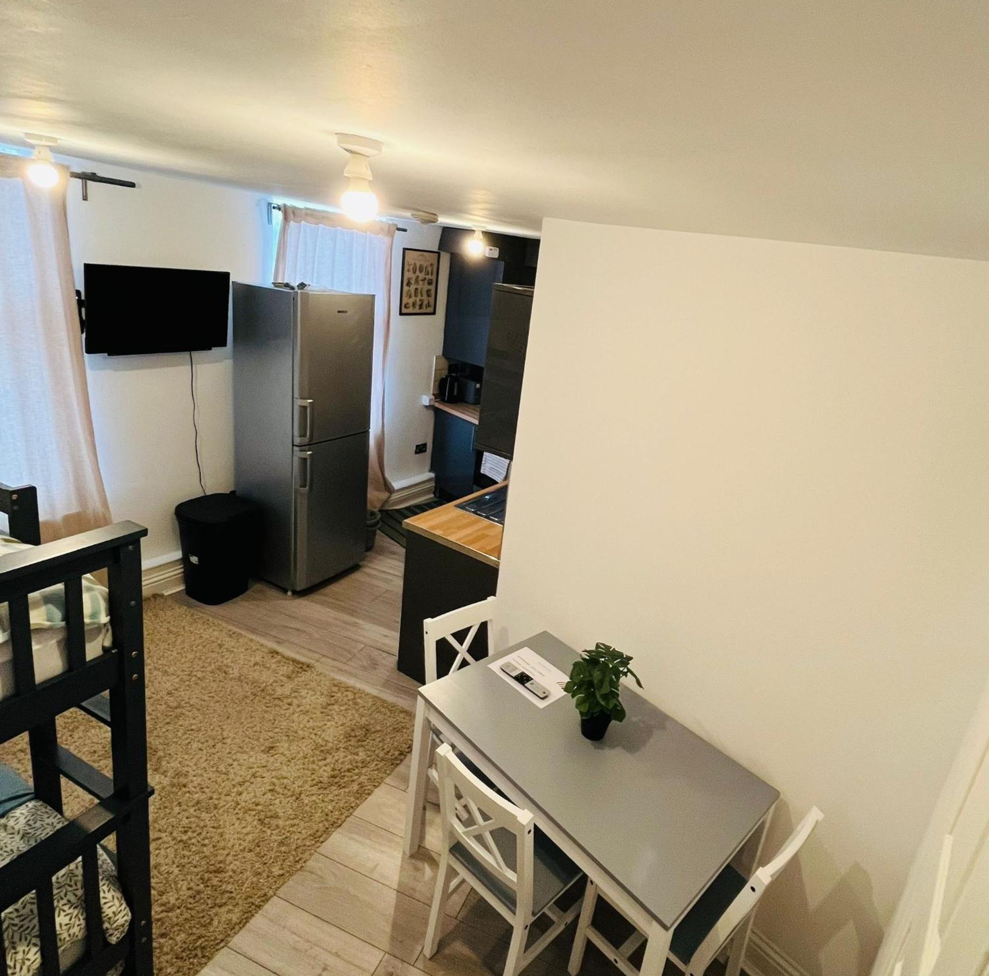 Willesden J Guest Home 4 伦敦 客房 照片